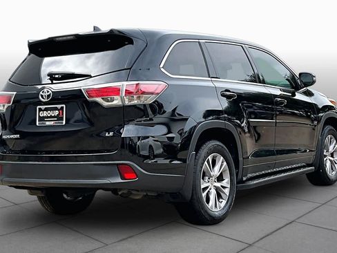 Used 2015 Toyota Highlander Plus FWD image 12