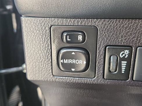 Used 2018 Toyota RAV4 XLE AWD/4WD image 18