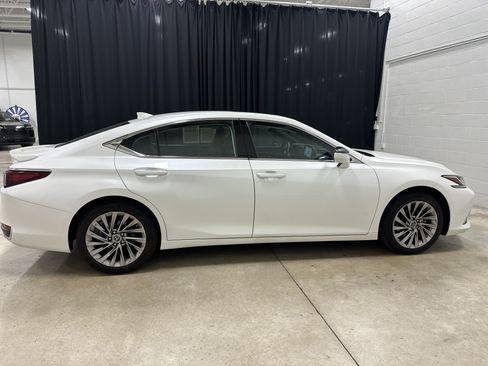 Certified 2025 Lexus ES 300h w/ Technology Package FWD image 11
