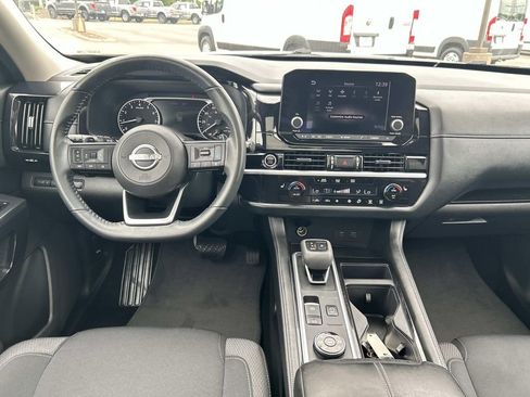 Used 2024 Nissan Pathfinder SV w/ SV Premium Package AWD/4WD image 17