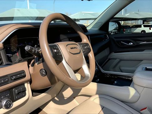 Used 2021 GMC Yukon Denali w/ Denali Premium Package image 17