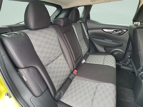 Used 2020 Nissan Rogue Sport SV w/ All-Weather Package AWD/4WD image 18
