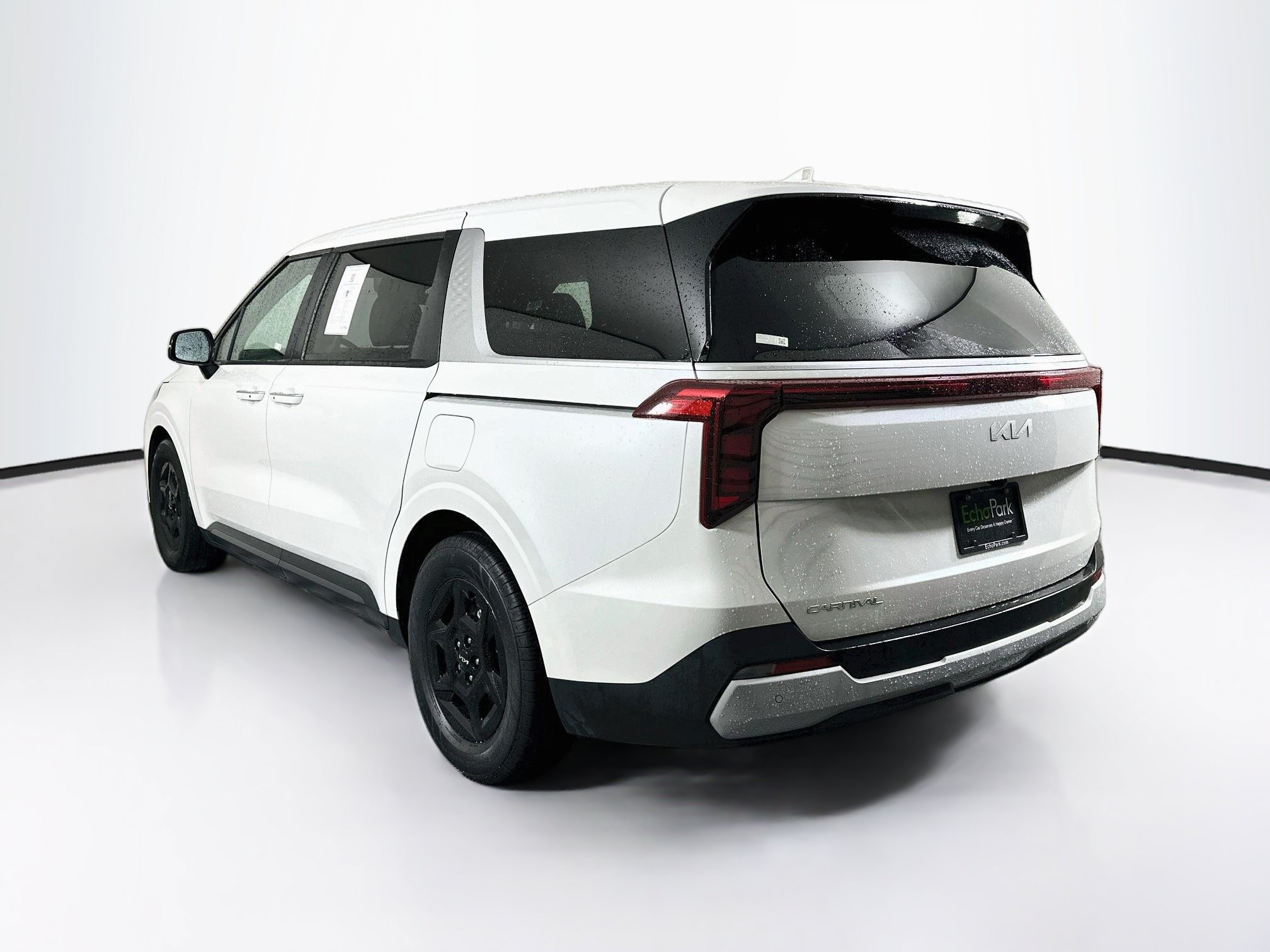 Used 2025 Kia Carnival FWD image 5