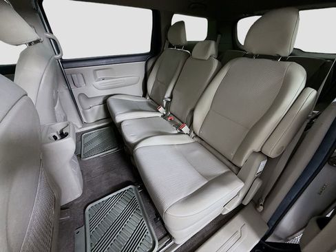 Used 2019 Kia Sedona LX image 22