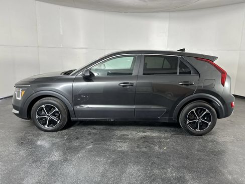 Used 2025 Kia Niro LX FWD image 5