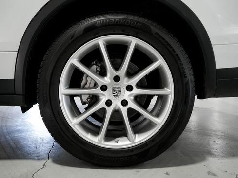 Used 2015 Porsche Cayenne S image 43