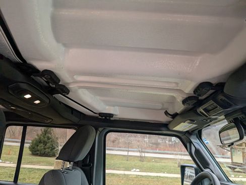 Used 2024 Jeep Wrangler Unlimited w/ Convenience Group image 35