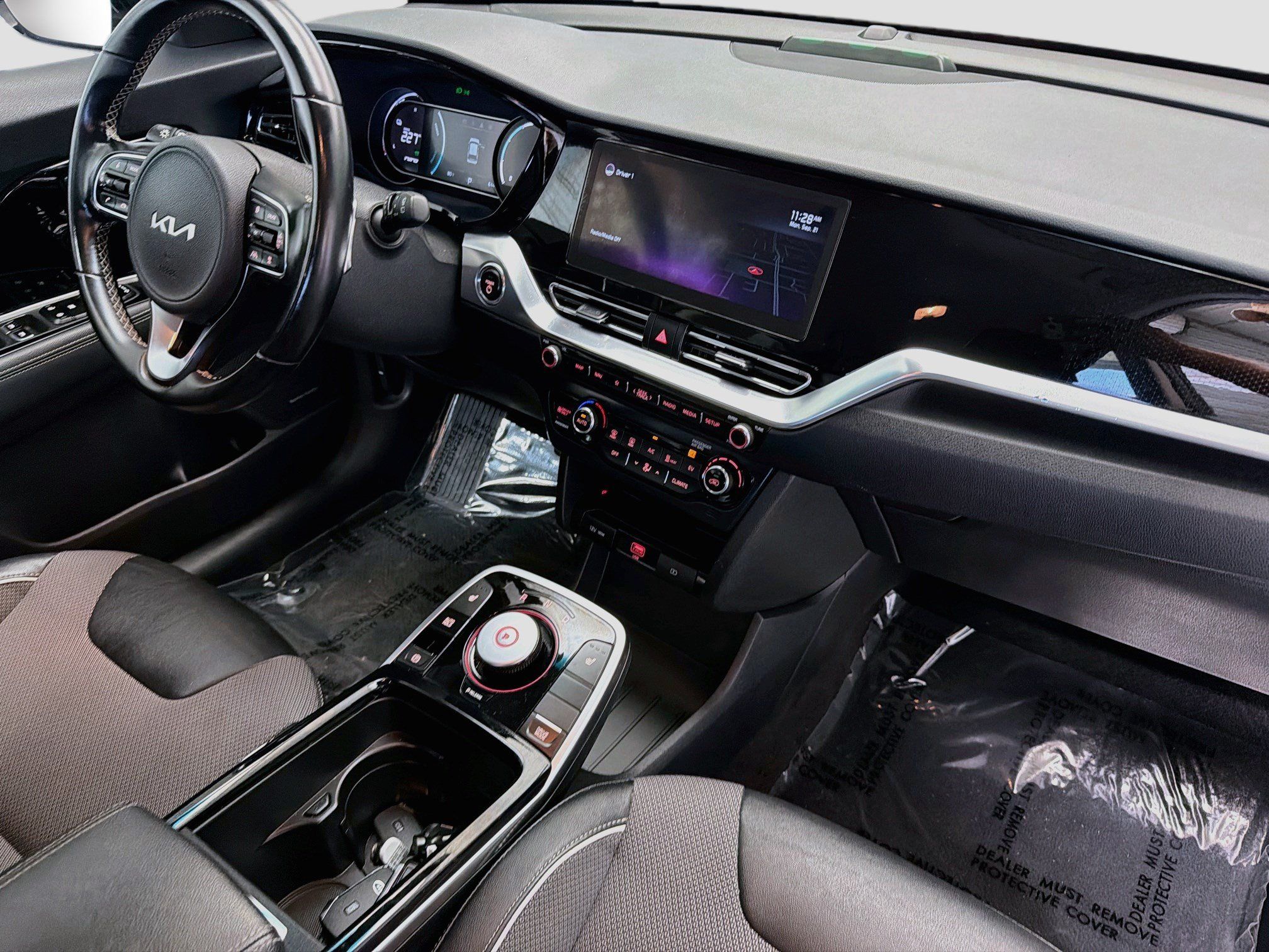 Used 2022 Kia Niro EX FWD image 12