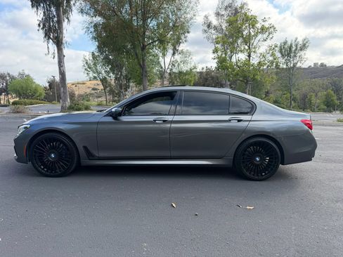Used 2017 BMW 750i RWD image 2
