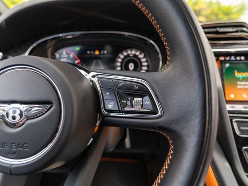 Used 2025 Bentley Bentayga AWD/4WD image 9