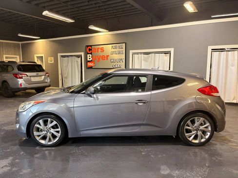 Used 2017 Hyundai Veloster FWD image 3