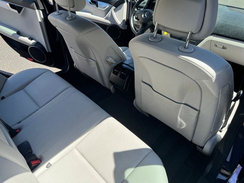 Used 2011 Mercedes-Benz C 300 Sedan image 22