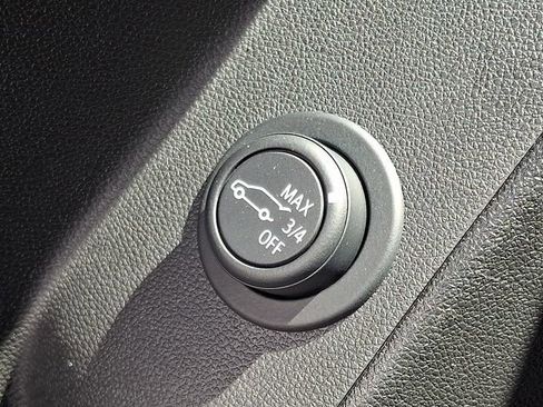 Used 2023 Chevrolet Equinox LT image 23