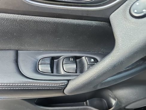 Used 2015 Nissan Rogue SV FWD image 26