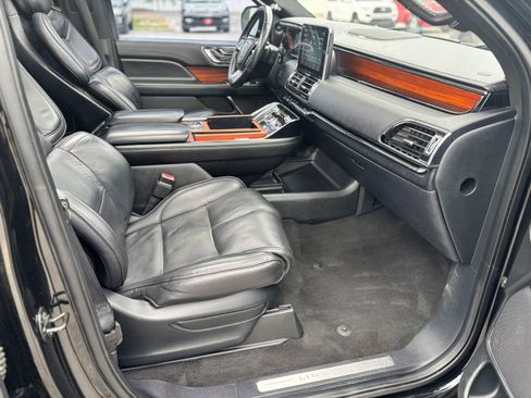 Used 2018 Lincoln Navigator Select w/ Technology Package AWD/4WD image 15