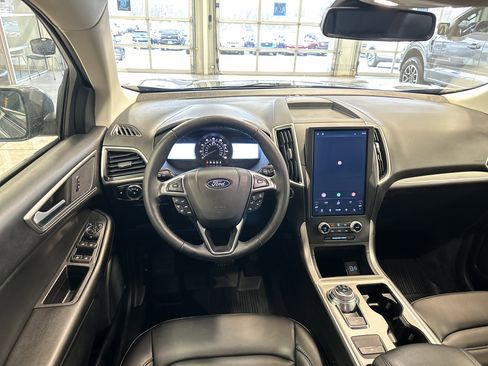 Used 2024 Ford Edge SEL w/ Convenience Package image 2