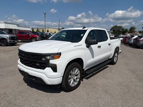 Used 2024 Chevrolet Silverado 1500 Custom AWD/4WD image 2