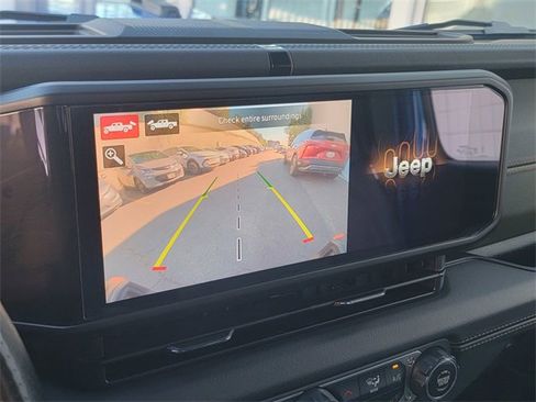 Used 2024 Jeep Gladiator Mojave image 24