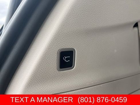 Used 2024 Chrysler Pacifica Limited FWD image 13