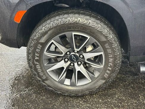 Used 2024 Chevrolet Suburban Z71 w/ Luxury Package image 11