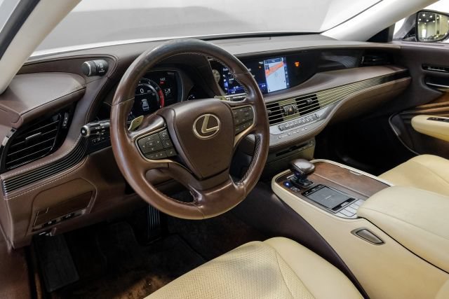 Used 2018 Lexus LS 500 w/ Accessory Package (Z1) RWD image 4