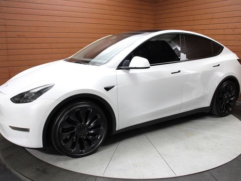 Used 2023 Tesla Model Y Performance image 6