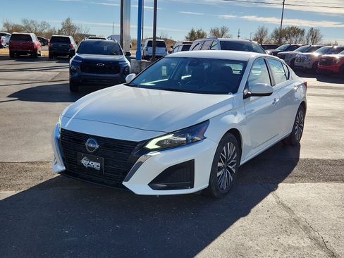 Used 2023 Nissan Altima 2.5 SV image 1