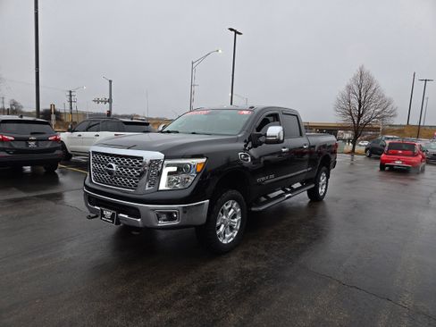 Used 2016 Nissan Titan SL image 3