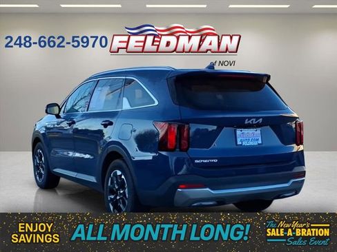 Used 2025 Kia Sorento S w/ Panoramic Sunroof Package image 3