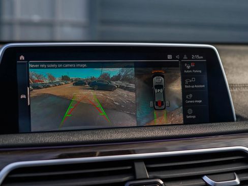 Used 2022 BMW 740i xDrive w/ Premium Package image 18