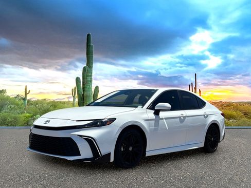 Used 2025 Toyota Camry SE w/ Convenience Package FWD image 2