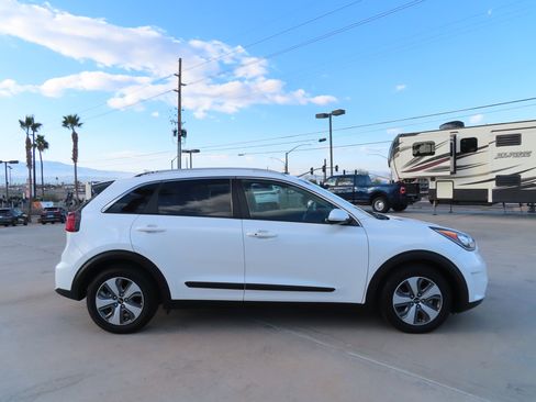 Used 2019 Kia Niro EX image 7