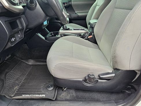 Used 2018 Toyota Tacoma SR5 AWD/4WD image 13