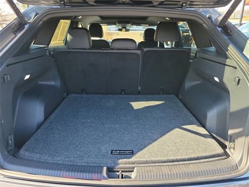 Certified 2025 Volkswagen Atlas Cross Sport SE w/ Panoramic Sunroof Package image 9