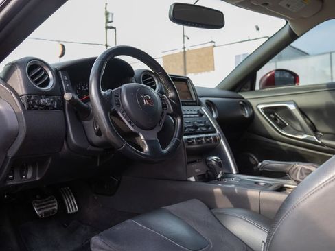 Used 2010 Nissan GT-R Premium image 43