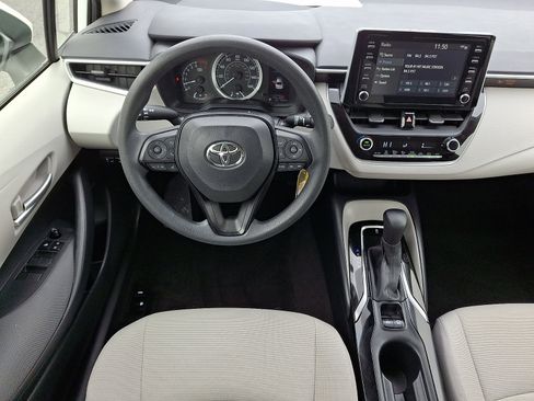 Used 2020 Toyota Corolla LE image 9