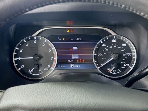 Used 2024 Nissan Titan SV w/ SV Convenience Package image 23