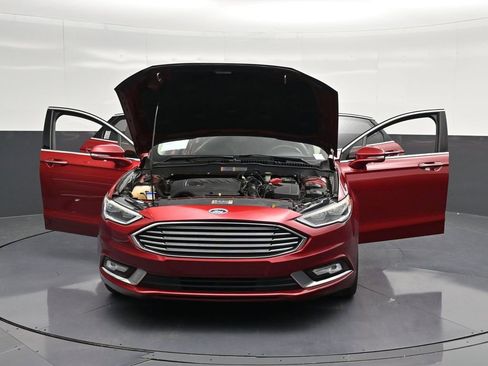 Used 2017 Ford Fusion SE w/ Fusion SE Technology Package FWD image 39