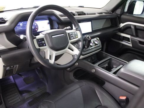 Used 2020 Land Rover Defender 110 HSE image 4