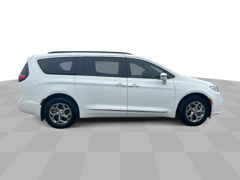 Used 2022 Chrysler Pacifica Limited image 10
