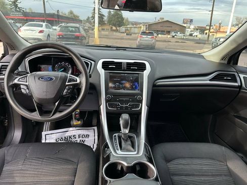 Used 2016 Ford Fusion SE image 19