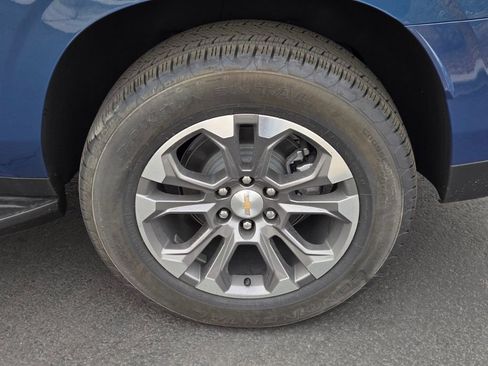 New 2025 Chevrolet Suburban LT w/ Comfort Package AWD/4WD image 5