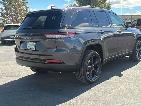 New 2025 Jeep Grand Cherokee Altitude image 3