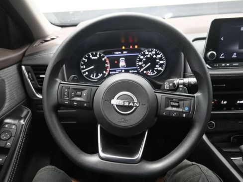 Used 2023 Nissan Rogue SV FWD image 7