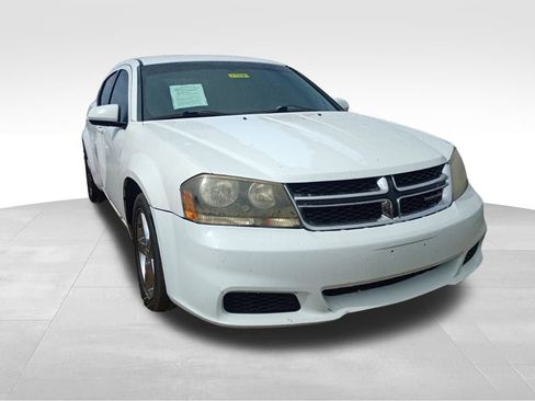 Used 2011 Dodge Avenger Mainstreet image 3