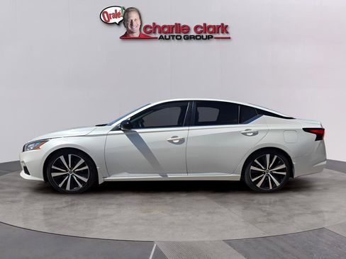 Used 2022 Nissan Altima 2.5 SR FWD image 2