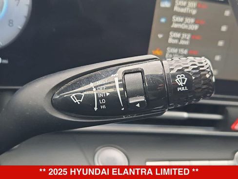 Used 2025 Hyundai Elantra Limited FWD image 25