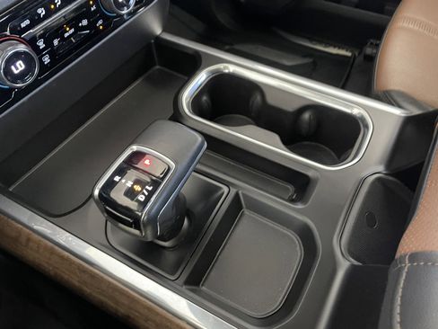 Used 2023 Chevrolet Silverado 1500 High Country w/ High Country Premium Package AWD/4WD image 17