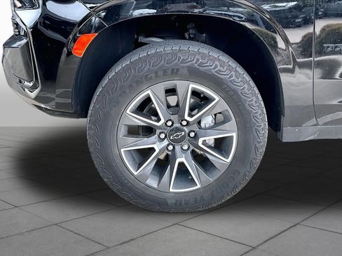 Used 2024 Chevrolet Tahoe Z71 w/ Luxury Package AWD/4WD image 10