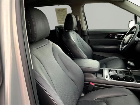 Used 2025 Kia Carnival SX Prestige FWD image 30